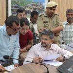 टीकरी में सरकारी मार्ग से अतिक्रमण हटाने के निर्देश