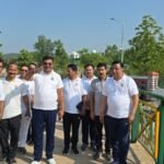 मुख्य सचिव के निरीक्षण के दौरान एमडीडीए उपाध्यक्ष बंशीधर तिवारी ने रखी विकास योजनाओं की जानकारी